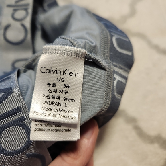 Calvin Klein sports bra - Picture 3 of 3